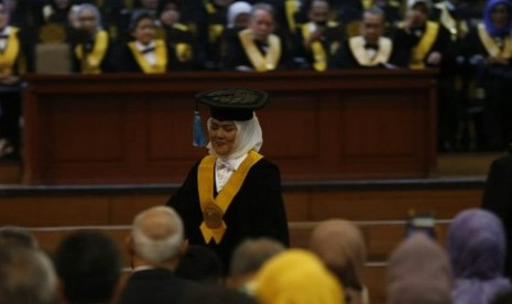 Prof Dr Keri Lestari S.Si M.Si Apt dikukuhkan sebagai Guru Besar Bidang Farmakologi dan Farmasi Klinik di Graha Sanusi Hardjadinata, Kampus Unpad, Jalan Dipatiukur 35, Kota Bandung, Jumat (6/12).