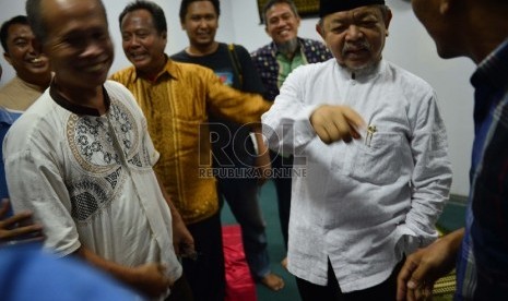 Prof DR KH Ali Mustafa Ya'qub menyampaikan tausiyah usai shalat maghrib berjamaah dengan awak redaksi di Mushala Harian Republika, Jakarta, Jumat (21/8).