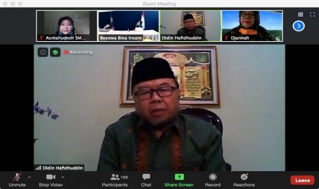 KH Didin Upayakan DDII Jadi Organisasi Dakwah yang Solid. Foto: Prof Dr KH Didin Hafidhuddin MS memberikan tausiyah pada acara halal bihalal virtual Sekolah Bosowa, Selasa (23/6).