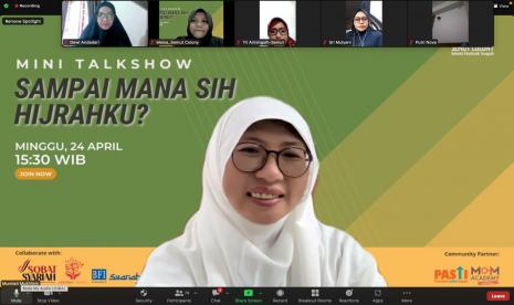 Prof Dr Murniati Mukhlisin M ACC CFP IFP selaku penulis, pendiri dan konsultan Sobat Syariah serta Sakinah Finance.