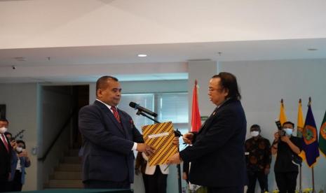 Prof Dr. Paiman Raharjo resmi dilantik sebagai salah satu Rektor tertua nasional, Universitas Prof. Dr. Moestopo Beragama (UPDMB). Ia yang memiliki masa jabatan 2022 hingga 2027 ini bertekad mewujudkan kualitas pendidikan nasional dengan menjadikan Universitas Moestopo menjadi kampus berkelas dunia.