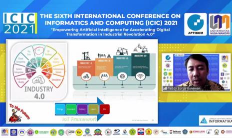 Prof. DR. Teddy Surya Gunawan, pemateri dari Internasional Islamic University Malaysia menjelaskan mengenai perkembangan dari revolusi industri 4.0 yang menghadirkan IoT.