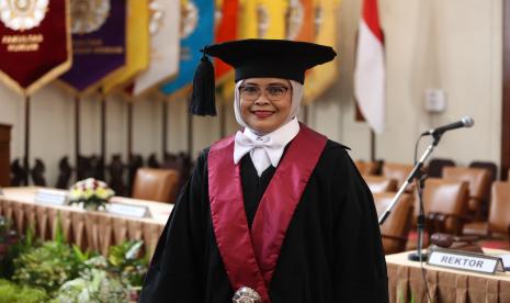 Prof Enny Nurbaningsih