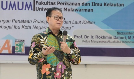 Prof Rokhmin Dahuri memberikan kuliah umum tentang  penataan ruang pesisir Laut Kaltim di FKIP-Universitas Mulawarman (Unmul), Samarinda, Kamis (24/10).  