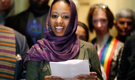 Profesor ilmu politik di Wheaton College, Chicago, Larycia Hawkins diskors setelah mengenakan jilbab sebagai bentuk solidaritasnya terhadap Muslim.