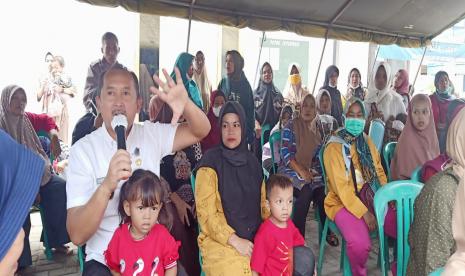 Program Bapak Asuh Anak Stunting (BAAS) merupakan salah satu program BKKBN guna meningkatkan gizi melalui pemberian makanan bergizi kepada keluarga risiko stunting. BKKBN optimistis target stunting menurun sebesar 14 persen bisa tercapai.