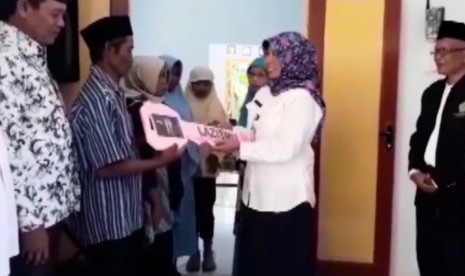 Program bedah rumah Lembaga Amil Zakat Infaq Shadaqoh (Lazismu) Kalasan.