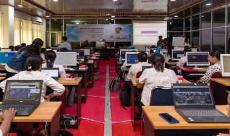 Program Bhakti BUMN Untuk Guru, berupa Program Komitmen Bersama Sertifikasi Guru. Program ini diinisiasi oleh Kementerian BUMN. 