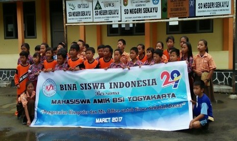 Program bina siswa Indonesia yang dilaksanakan oleh mahasiswa AMIK BSI Yogyakarta.  