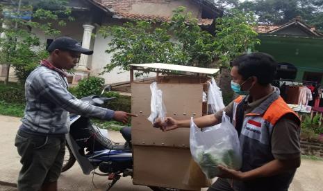 Program Borong Berbagi Rymah Zakat membantu warga.