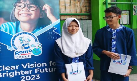 Program CSR Rohto Peduli di SMPN 1 Padalarang Bandung, Kamis (12/10/2023).