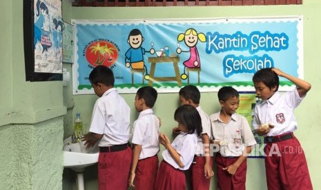 Anak di sekolah.