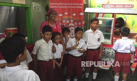  Program Warung Anak Sehat (WAS) menyajikan jajanan yang bernutrisi dan bebas dari 3P (Pemanis buatan, Pewarna, Pengawet) di kantin sekolah.