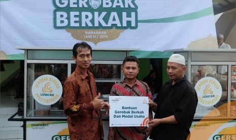 Program Gerobak Berkah Laznas BSM Umat.