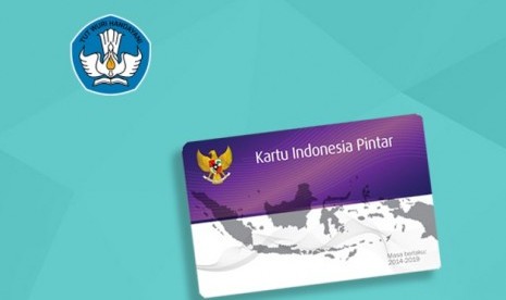 Program Indonesia Pintar melalui Kartu Indonesia Pintar.