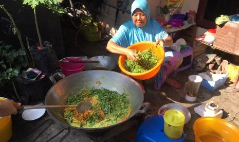 LDNU Imbau Umat Tingkatkan Kepedulian di Bulan Ramadhan. Foto ilustrasi bersedekah makanan. 