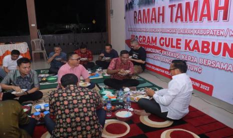 Program Kerja Penjabat (Pj.) Gubernur Kepulauan Bangka Belitung Kep Babel GULE KABUNG (Gubernur Langsung Eksekusi Kerja Bersama Membangun Bangka Belitung) di Desa Senyubuk Kecamatan Kelapa Kampit, Kabupaten Belitung Timur, berlanjut dengan acara Bedulang.