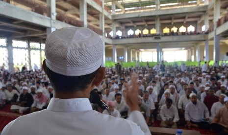 Program nasional yang disebut juga sebagai Piagam Gunung Tembak , disampaikan oleh Ketua Umum DPP Hidayatullah, Ustaz Nashirul Haq pada penutupan Silaturahmi Nasional (Silatnas) Hidayatullah, Ahad (25/11) .