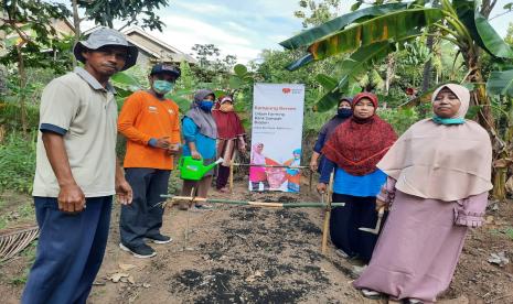 Program pemberdayaan terus dilakukan oleh Rumah Zakat sebagai antisipasi mengurangi pelemahan ekonomi di masyarakat. Seperti diketahui, selain berdampak terhadap ekonomi, wabah Covid-19 juga bisa berdampak terhadap ketersediaan pangan. Karena itu, Rumah Zakat melalui program kampung berseri dan ketahanan pangan terus melakukan pemberdayaan salah satunya kepada masyarakat miskin.