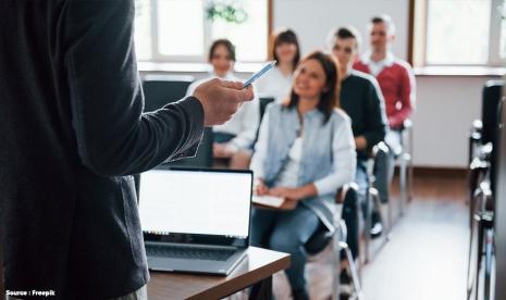  Program Profesi Insinyur (PPI) merupakan program pendidikan lanjutan yang dirancang untuk mengembangkan kompetensi praktis dan profesional bagi para lulusan sarjana teknik agar siap untuk berpraktik secara profesional sebagai insinyur di dunia industri atau praktek teknik. 