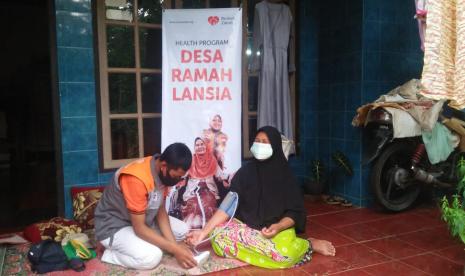 Program Ramah Lansia Rumah Zakat terus berlangsung meski di tengah pandemi.