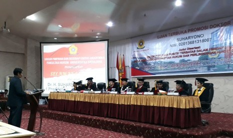 Program studi ilmu hukum Fakultas Hukum Universitas Sriwijaya (FH Unsri), Sabtu (28/7) meluluskan Suharyono sebagai doktor ke-37 pada Program S 3 Ilmu Hukum. 