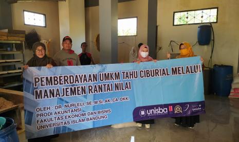 Program Studi (Prodi) Akuntansi Fakultas Ekonomi dan Bisnis (FEB), Universitas Islam Bandung (UNISBA) kembali menggelar kegiatan pengabdian kepada masyarakat (PKM)“Pemberdayaan UMKM Tahu Ciburial.