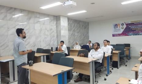 Program studi (prodi) Ilmu Komputer (S2) Kampus Digital Bisnis Universitas Nusa Mandiri (UNM) sambut mahasiswa baru (maba) tahun ajaran Genap 2023/2024 dengan menyelenggarakan kegiatan Pengenalan Kehidupan Kampus Mahasiswa Baru (PKKMB) Dan Matrikulasi. 