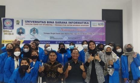 Program Studi (Prodi) Sistem Informasi Akuntansi (SIA) Kampus Digital Kreatif, Universitas BSI (Bina Sarana Informatika) mempersiapkan mahasiswanya dalam meniti dan pengembangan karier masa depan. Upaya ini dilakukan melalui kegiatan seminar karier secara tatap muka langsung (luring) yang dilaksanakan di kampus Universitas BSI Jl Kramat Raya No.98 Jakarta Pusat pada, pada Rabu (21/12).  