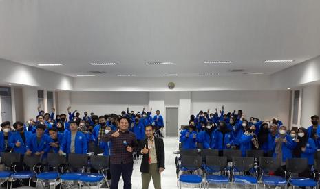 Program studi (prodi) Sistem Informasi Universitas BSI (Bina Sarana Informatika) mengadakan seminar bertajuk Peneliti Muda yang berlangsung di gedung Rektorat Universitas BSI, Kramat 98, Senen, Jakarta Pusat, Selasa (20/12/2022) silam.