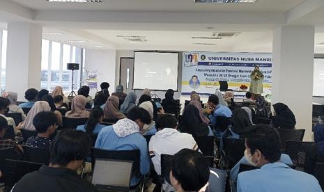 Program Studi (prodi) Sistem Informasi Universitas Nusa Mandiri (UNM) terus berupaya dalam peningkatan prestasi mahasiswa, baik pada bidang akademik maupun non akademik. Bertempat di Gedung Universitas Nusa Mandiri, kampus Jatiwaringin, pada Selasa (14/11), Ketua Program Studi Sistem Informasi, Sukmawati Anggraeni Putri, meluncurkan inkubasi prestasi untuk mahasiswa Prodi Sistem Informasi.