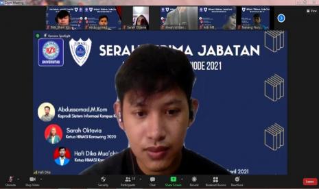 Program studi Sistem Informasi Universitas BSI (Bina Sarana Informatika) kampus Karawang sukses melangsungkan kegiatan Serah Terima Jabatan (Sertijab) secara daring melalui zoom cloud meetings, Ahad, (11/4).