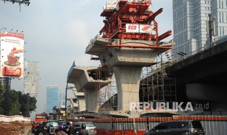 Progres pembangunan fly over di ruas simpang jalan Gatot Subroto Prof Saharjo di kawasan Pancoran, Jakarta, salah satu proyek yang ternyata belum memiliki amdal lalu lintas (ilustrasi) 