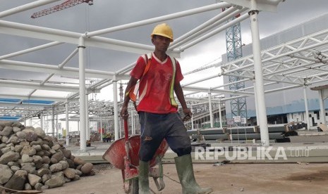 Progres pembangunan Terminal Penumpang bandara Internasional Ahmad Yani Semarang terus dipantau. Serektaris Jenderal Kementerian Perhubungan, Sugihardjo diutus untuk melihat langsung capaian pekerjaan fisik proyek senilai Rp 2,075 triliun ini., Rabu (22/3).