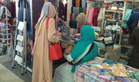 Promo PNS ID 10 + 13% berlaku di seluruh toko Elhijab.  