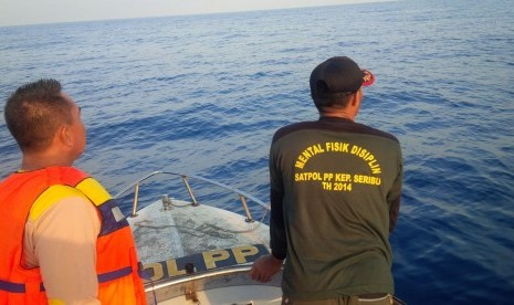 Prose pencarian korban kapal tenggelam di laut barat Pulau Panggang, Kepulauan Seribu, Sabtu (7/5).