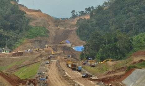 Proses pembangunan ruas tol Bawen-Salatiga