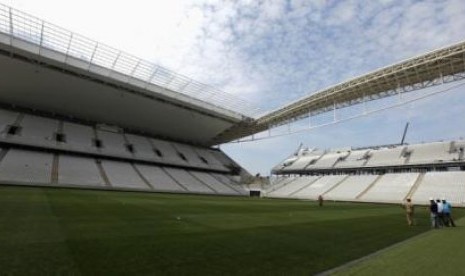 Proses pengerjaan Arena de Sao Paulo Stadium untuk keperluan Piala Dunia mendatang.