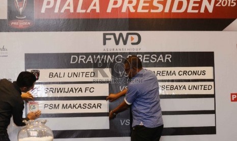 Proses pengundian babak 8 besar Piala Presiden 2015, Jakarta, Jumat (11/9).