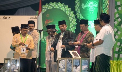 Proses perhitungan pemilihan calon Ketua Umum PBNU saat Muktamar NU ke 33 Jombang, Kamis (6/8).