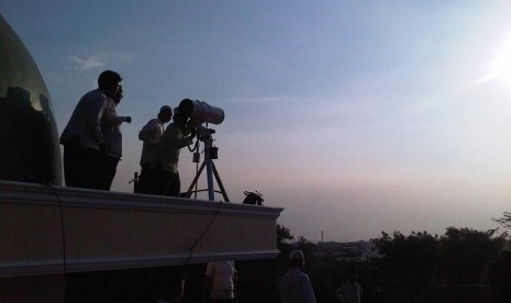 Proses Rukyatul Hilal di Masjid Al Musyari'in, Kembangan, Jakarta