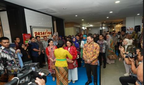 Prosesi pembukaan bazar BUMN di Gedung Sarinah, Jakarta. 