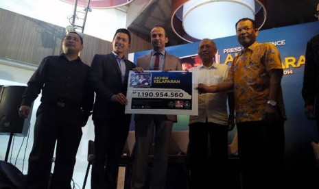 Prosesi penyerahan bantuan secara simbolik dari KFC kepada Badan Pangan PBB, World Food Programme (WFP)