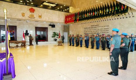 Prosesi sertijab Danpaspampres dari Mayjen Rafael Granada Baay kepada Mayjen Achiruddin Mabes TNI Cilangkap, Jakarta Timur, Selasa (19/12/2023). 