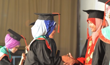 Prosesi wisuda BSI Purwokerto angkatan XI.