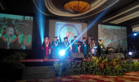 Prosesi wisuda UBSI Yogyakarta.