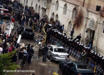 Protes berkecamuk pascaledakan bom di depan gereja koptik Alexandria