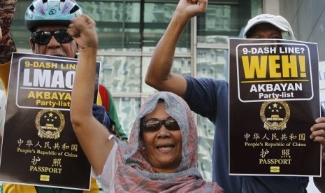 Protesters clench fists and wave mock Chinese passports during a rally in front of the Chinese consulate in Makati City, Metro Manila November 29, 2012. The South China Sea is Asia's biggest potential military trouble spot with several Asian countries clai