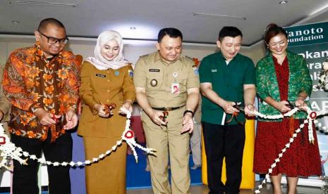 Provinsi DKI Jakarta bekerja sama dengan Tanoto Foundation, Apical Group, dan T.CARE meresmikan pusat layanan pengasuhan stimulasi dan pembelajaran dini pada anak usia 0-3 tahun yang juga disebut Rumah Anak SIGAP di Ciracas, Jakarta Timur, pada Selasa, (28/2/2023).