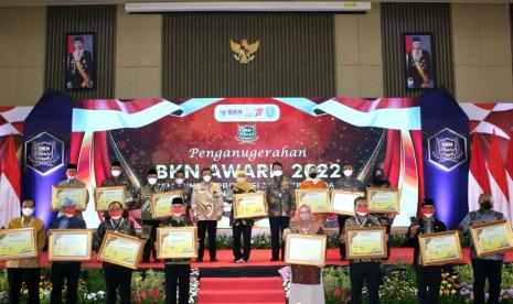 Provinsi Jawa Timur (Jatim) sukses memborong penghargaan dalam Badan Kepegawaian Nasional (BKN) Award 2022.